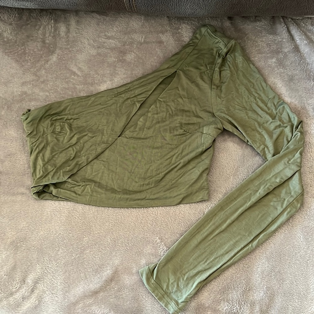 Green cropped shirt size medium